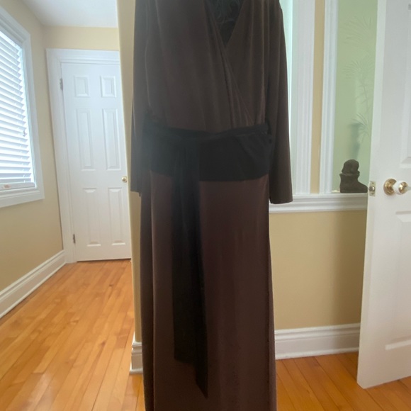 Burgundy and black wrap dress. - Picture 3 of 4